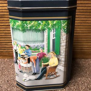 HERSHEY’S HUGS ICE CREAM SOCIAL TIN